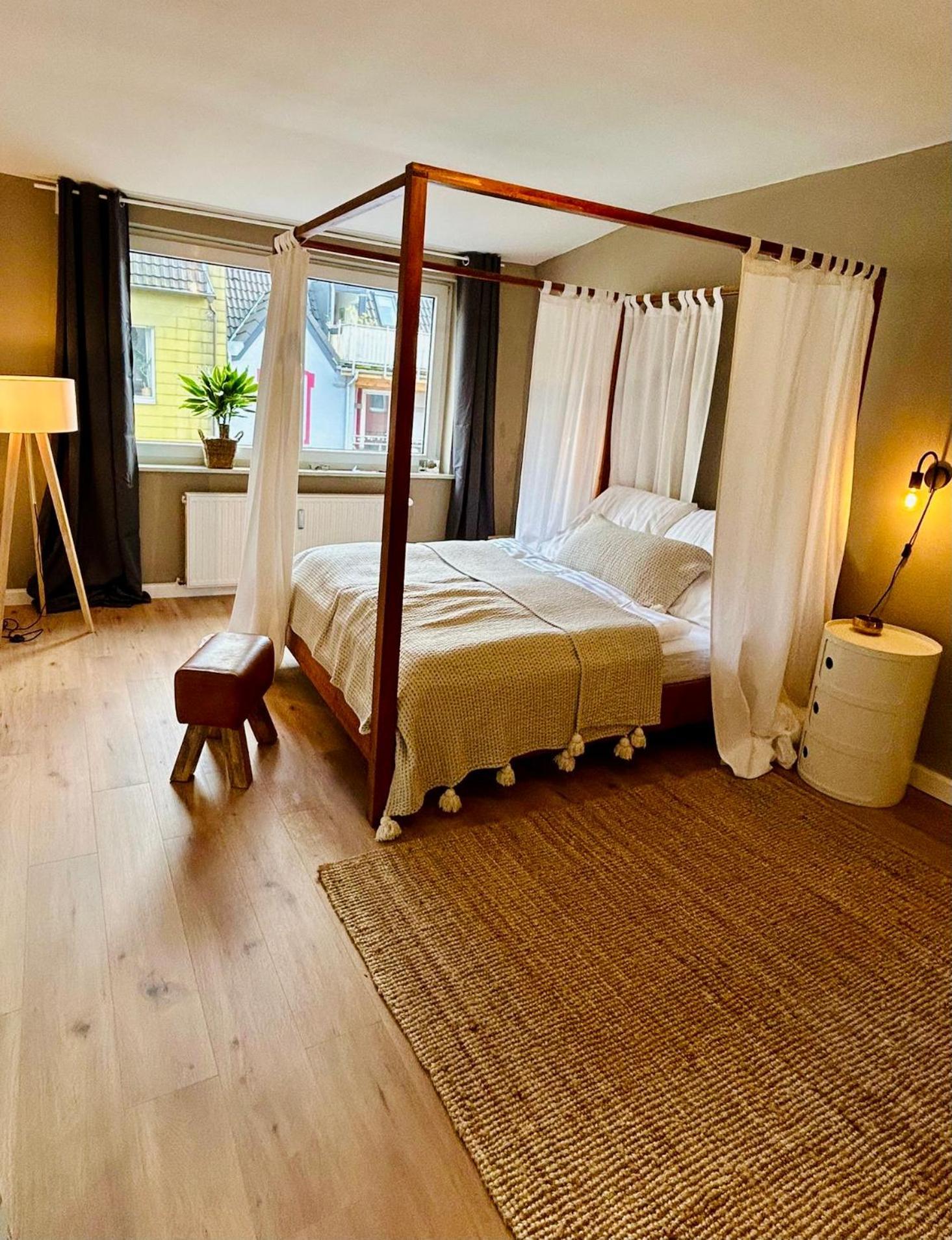 Feelslikehome - Urbane Altbauwohnung Mit Dachterasse& Parkplatz 보훔 외부 사진